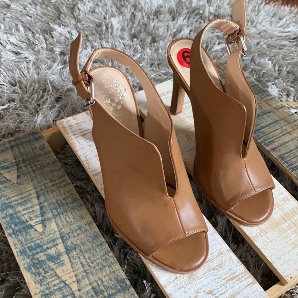 Vince Camuto leather heels NWOT